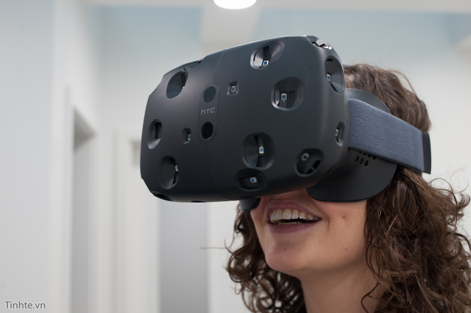 [MWC 2015] Trên tay kính thực tế ảo HTC Vive