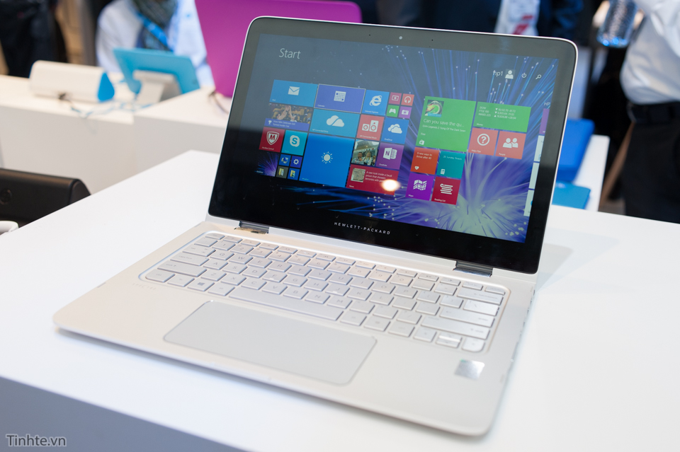 [MWC 2015] Trên tay HP Spectre x360: nhôm nguyên khối đẹp, touchpad rộng, có thể biến hình