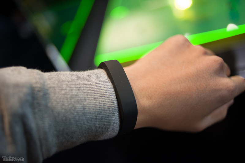 [CES 2015] Trên tay vòng đeo tay theo dõi sức khỏe Razer Nabu X