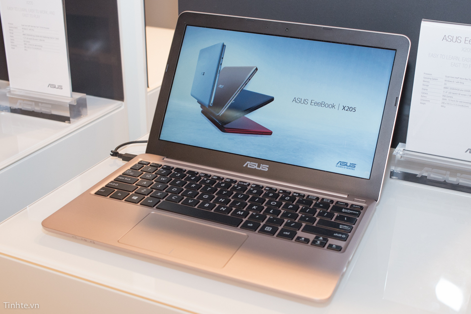 [IFA 2014] Trên tay Asus EeeBook X205: sự hồi sinh của netbook với thiết kế tốt hơn