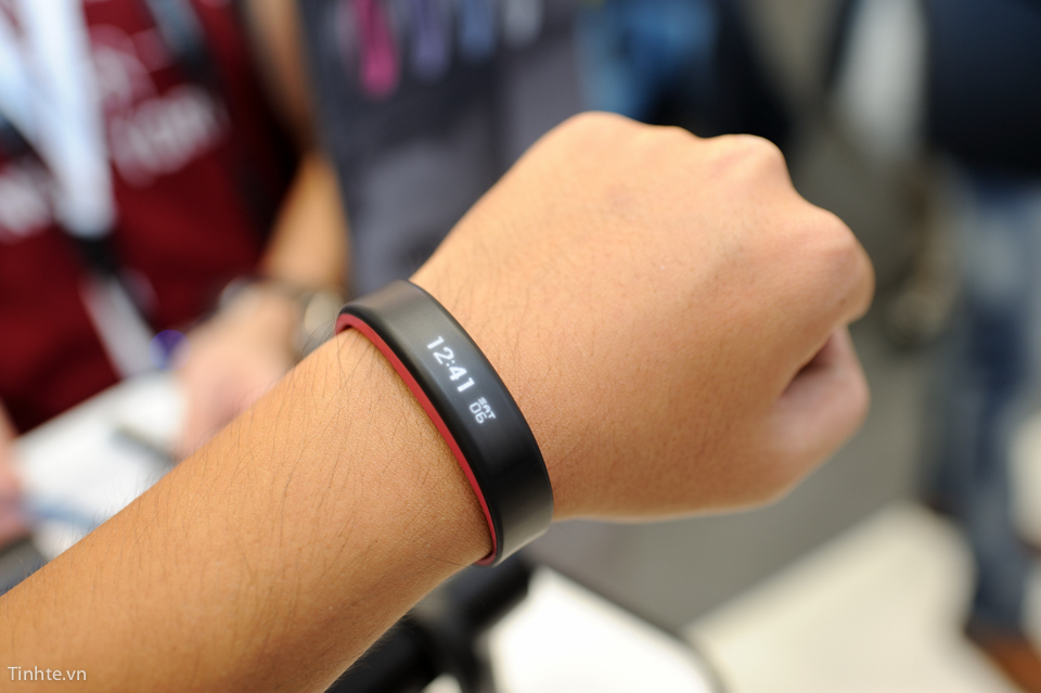 [IFA 2014] Trên tay vòng đeo Garmin Vivosmart