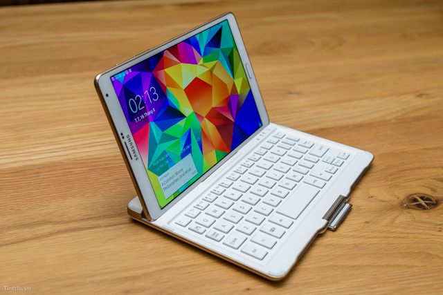 [Trên tay] Bàn phím biến hình dành cho Galaxy Tab S