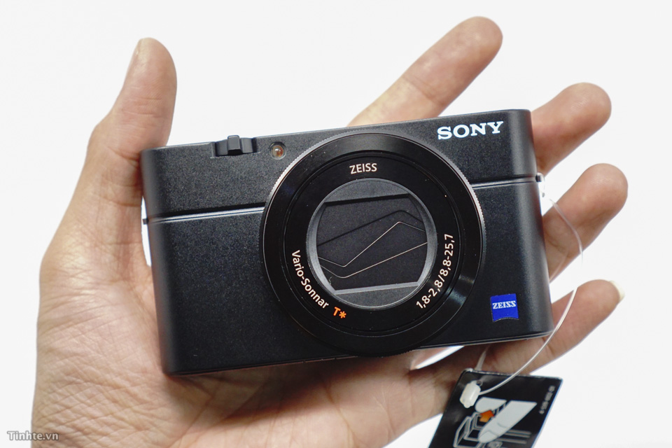 Trên tay Sony Cyber-shot RX100 III: tích hợp kính ngắm EVF, ống kính khẩu độ lớn, cài được app